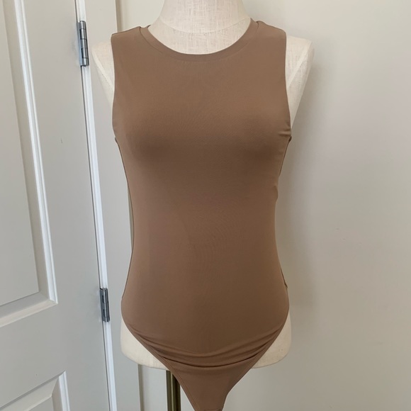 Aritzia Tops - Aritzia bodysuit